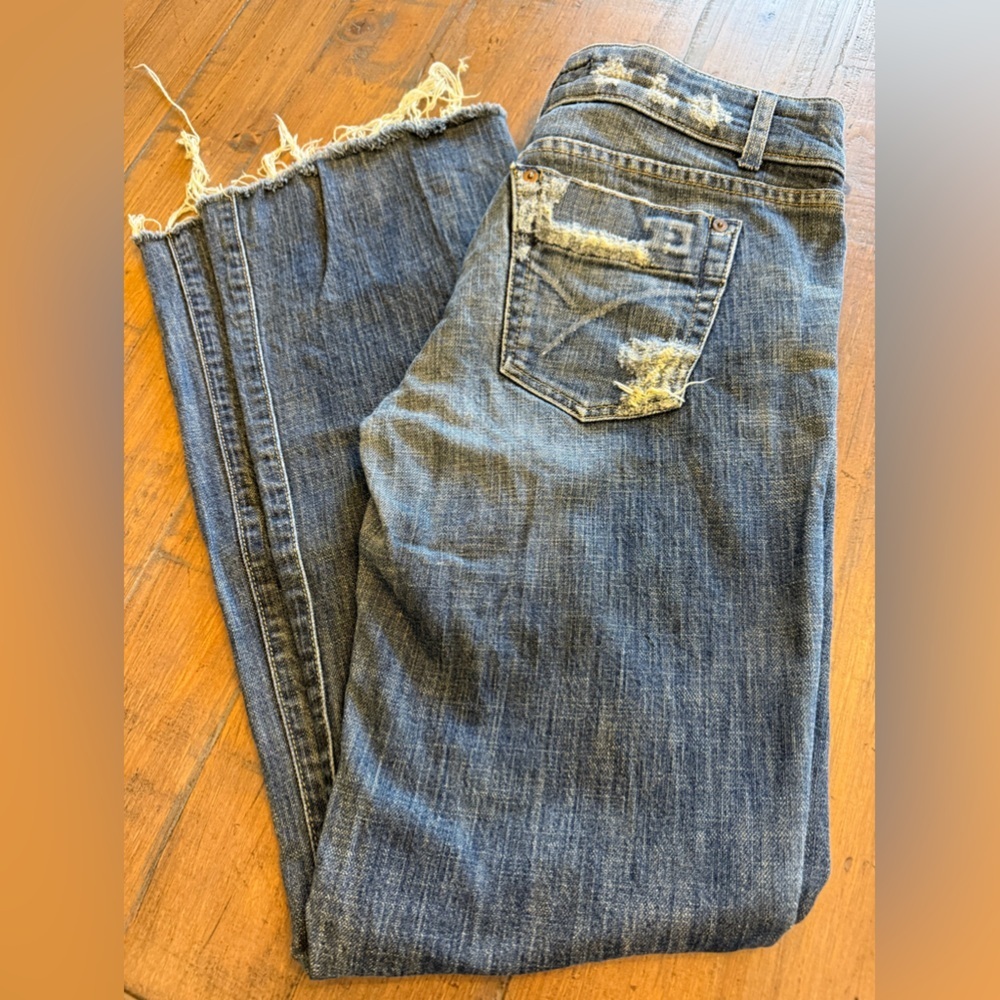 Joes woman’s wide leg distressed jeans. Sz 29. Made in USA. Excellent condition